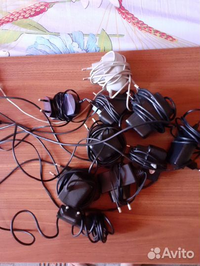 Телефоны на запчасти и зарядные устройства