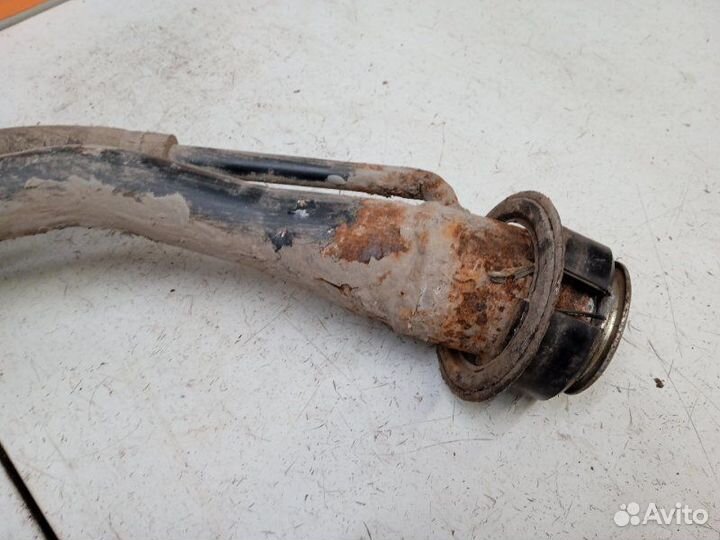 Горловина топливного бака Toyota Rav4 XA10 2.0