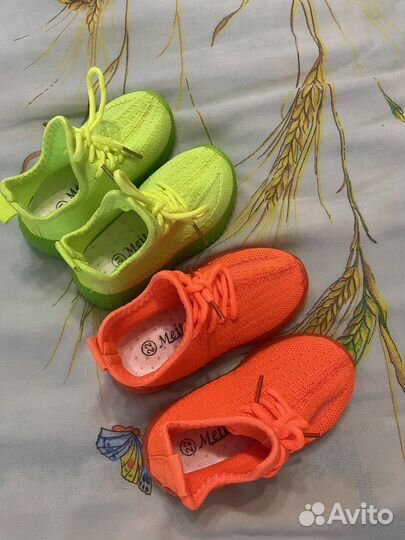 Кроссовки yeezy новые на девочку