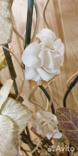 Ваза с цветами интеръерная