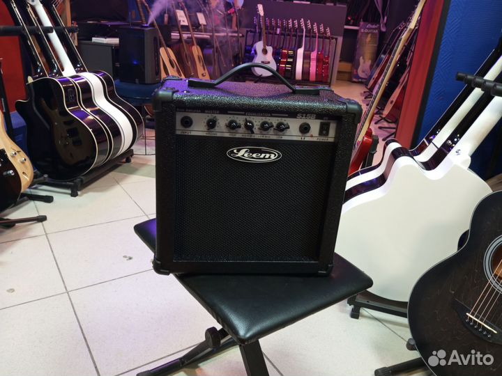 Басовый комбоусилитель Leem 15 Ватт