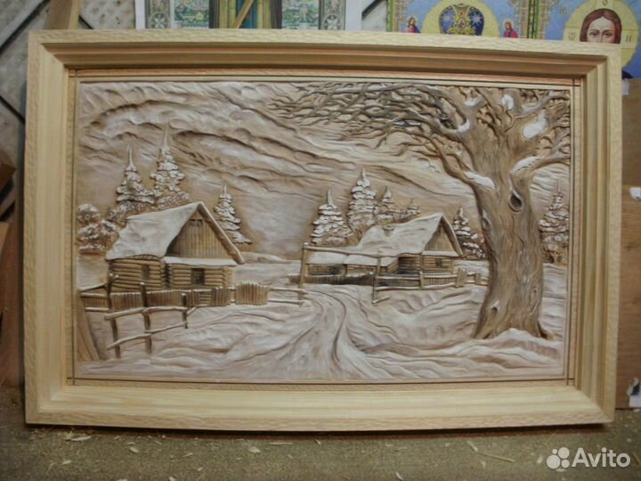 Резное панно из дерева