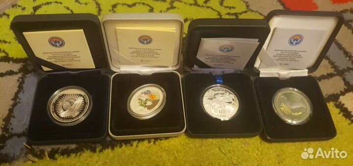 Коллекционные серебренные монеты Киргизии 10 сом