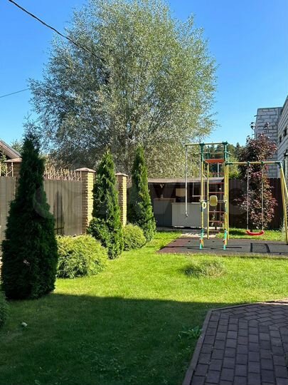 Коттедж 300 м² на участке 14 сот.