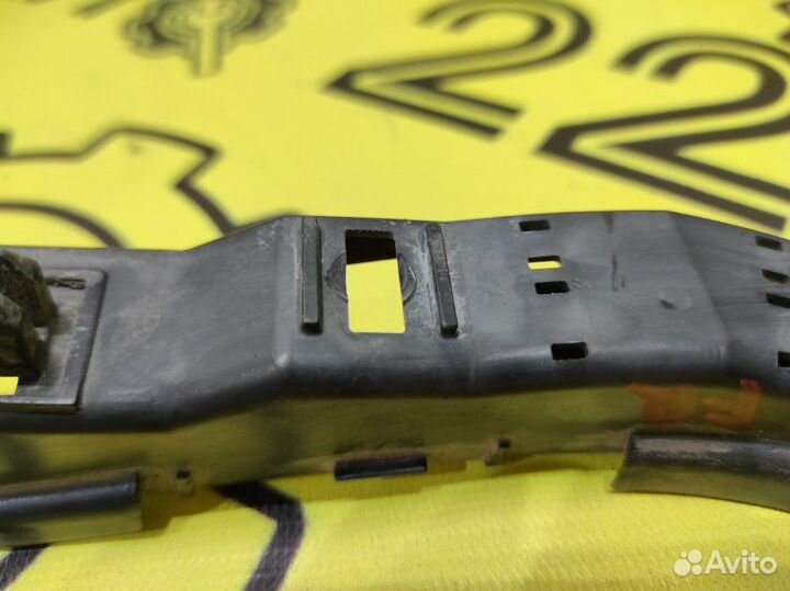 Крепление бампера переднее правое Subaru Forester