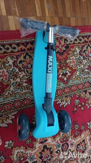 Самокат детский трехколесный новый