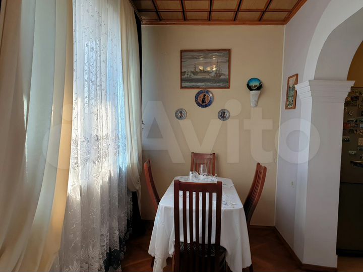 3-к. квартира, 100 м², 4/6 эт.