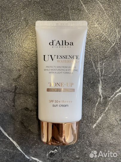 Солнцезащитный крем d'Alba tone-UP
