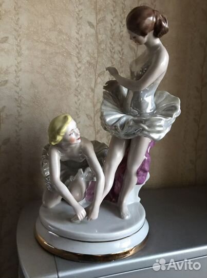 Статуэтка Балерины перед выступлением, фарфор