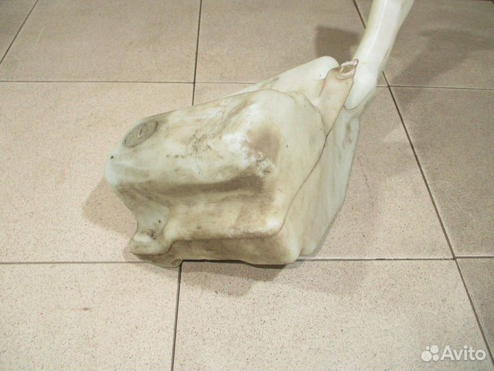 Бачок омывателя Mitsubishi Galant 9