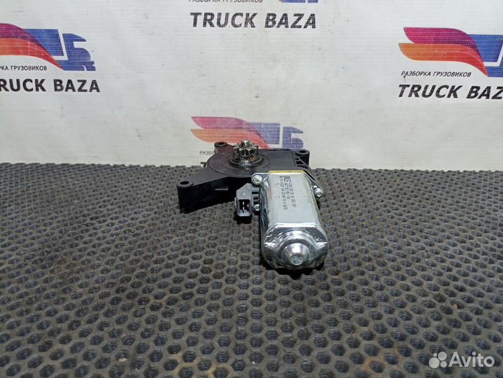 Моторчик стеклоподъемника правый