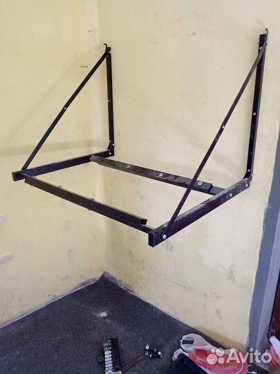 Настенный стеллаж для колес