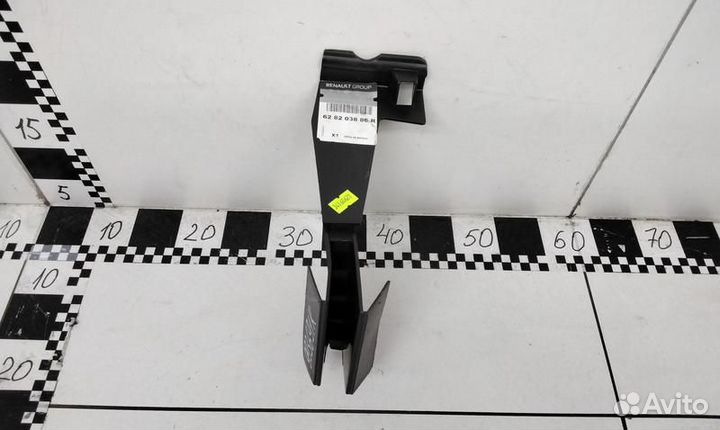 Дефлектор радиатора левый центральный Renault Kapt