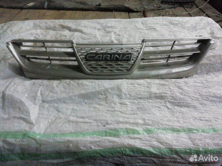 Решетка радиатора передняя Toyota Carina