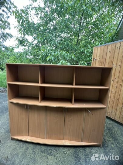 Витрины и шкафы