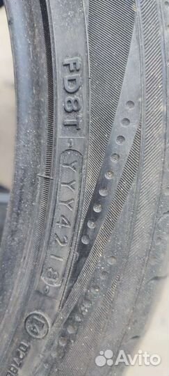 Yokohama BluEarth RV-02 245/40 R19 98W