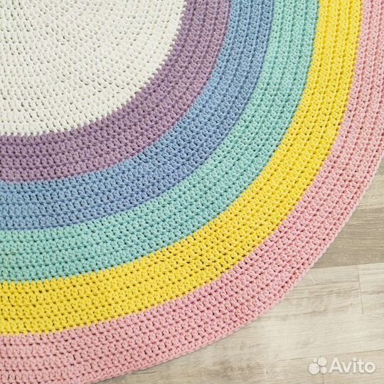 Ковер круглый вязаный