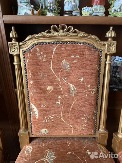 Стулья антикварные. 18 штук