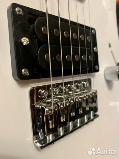 Электрогитара + комбик + медиаторы (комплект)