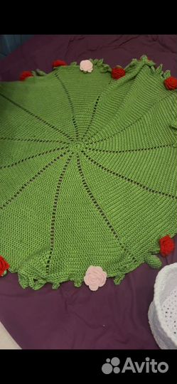 Вязанный плед в виде букета цветов