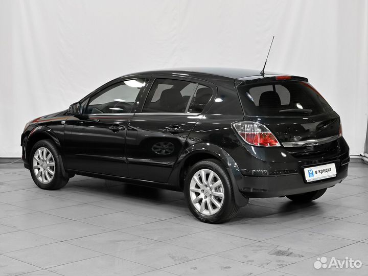 Opel Astra 1.8 МТ, 2013, 140 000 км