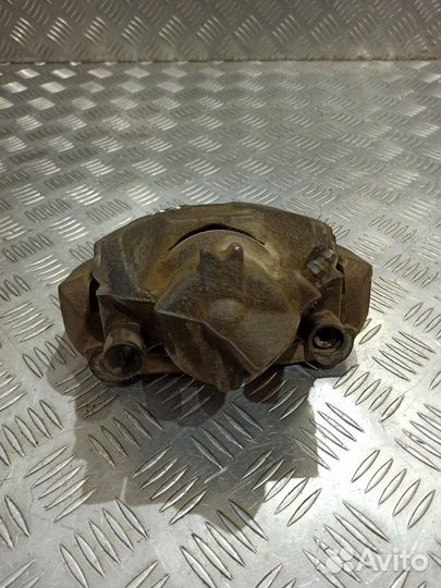 Суппорт тормозной передний правый Renault Duster