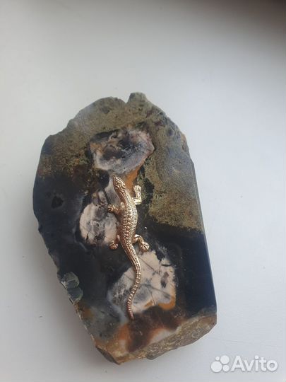 Сувенир ящерица на камне. Винтаж