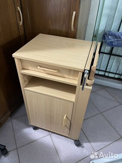 Тумба медицинская с выдвижным столиком