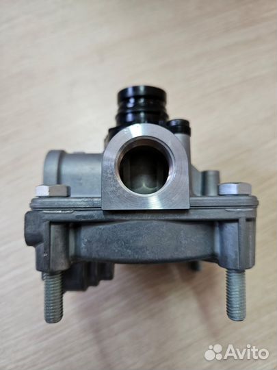 Клапан ускорительный DAF Iveco Scania Volvo