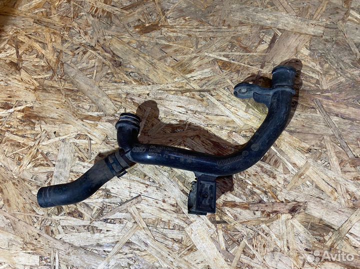 Патрубок системы охлаждения VW Passat B6 B7 CC