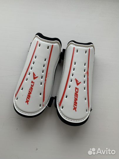 Щитки футбольные