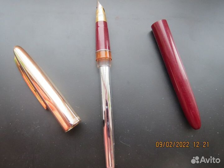 Чернильная ручка с золотым пером