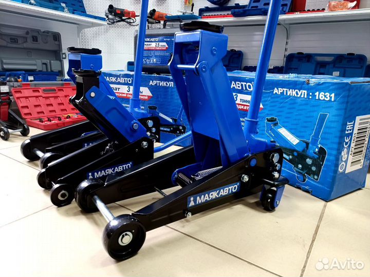 Домкрат подкатной гидравлический