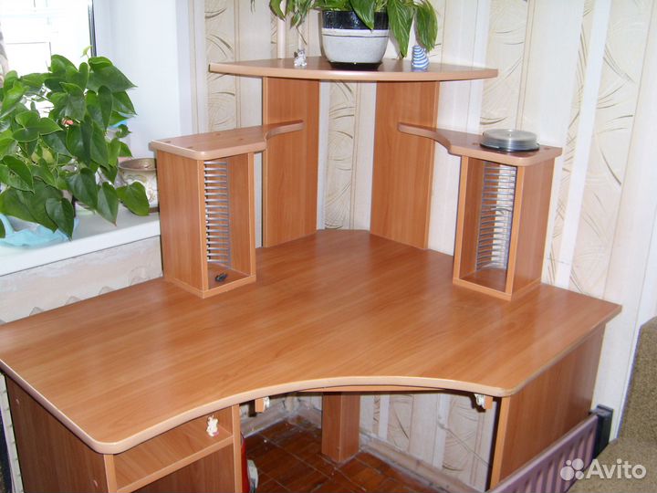 Компьютерный стол