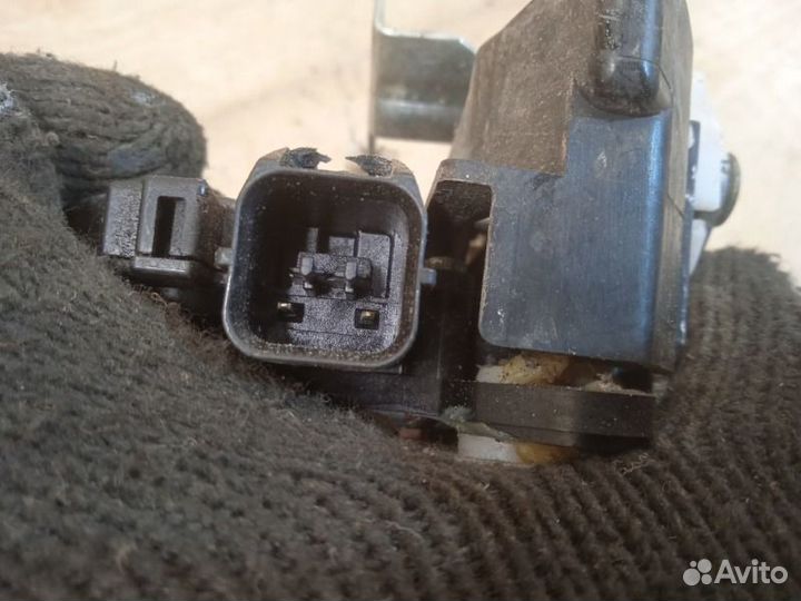 Замок двери задний левый Mitsubishi Outlander CU