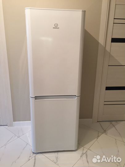 Холодильник бу Indesit