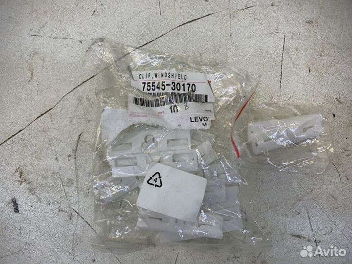 Кронштейн Toyota Camry 70 2017-2023