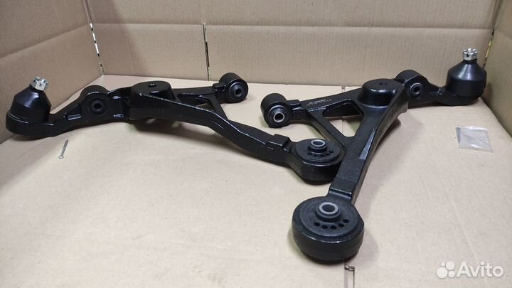 Рычаг передний нижний 1 шт. L / R Сайбер Себринг