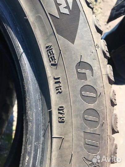 Goodyear Ultragrip Ice Arctic 235/55 R19 105T