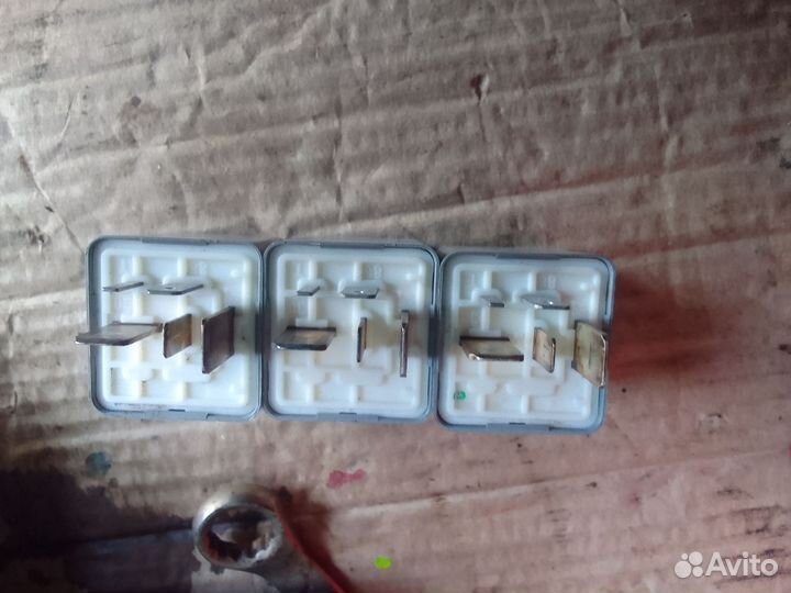 Реле топливного насоса 372 Volkswagen Passat B5