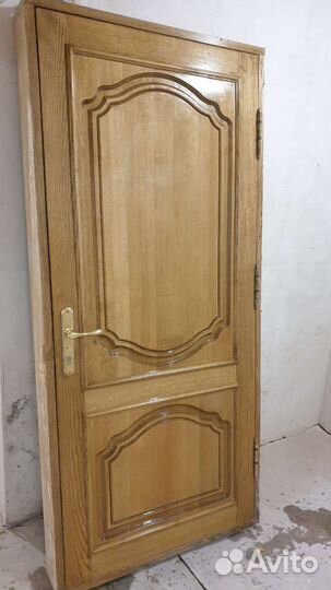 Дверь входная деревянная с коробкой