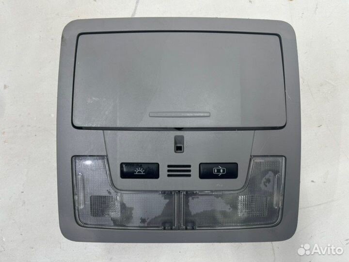 Плафон освещения салона передний Toyota Camry