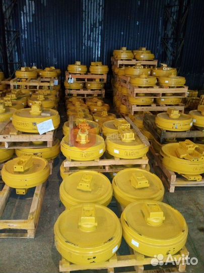 Колесо направляющее Hitachi EX120 9165598