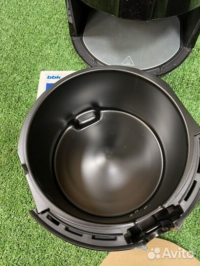 Аэрогриль BBK AF261D черный
