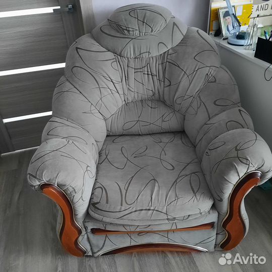 Продам диван и кресло