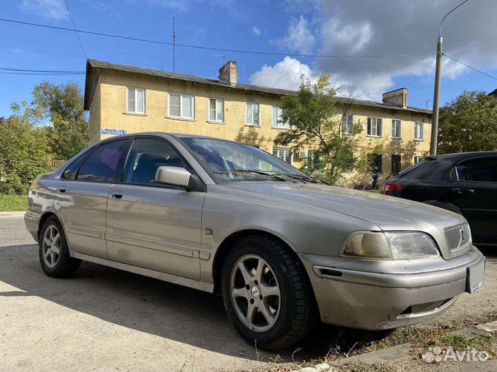 Volvo S40 1.6 МТ, 1998, битый, 250 000 км