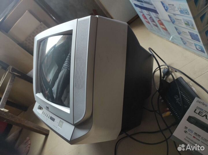 Телевизор JVC AV-14FT цветной работает