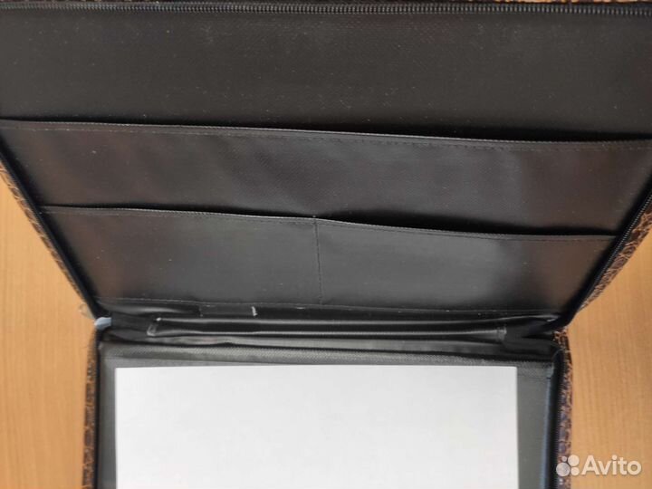 Батина папка на молнии из крокодила Гены