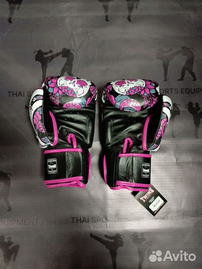 Боксёрские перчатки розовые Twins Fairtex