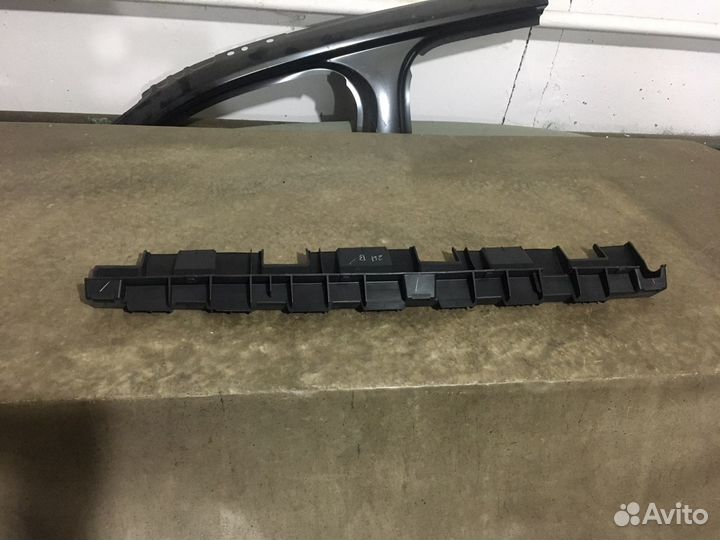 Каркас накладки порога правый Nissan Terrano D10